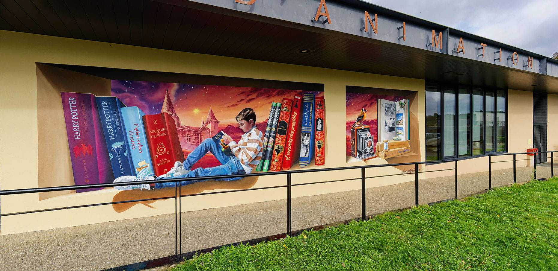 trompe-l'œil représantant une bibliothèque , fresque murale de street at peinte pour la médiathèque de la commune de EDERN Finistère