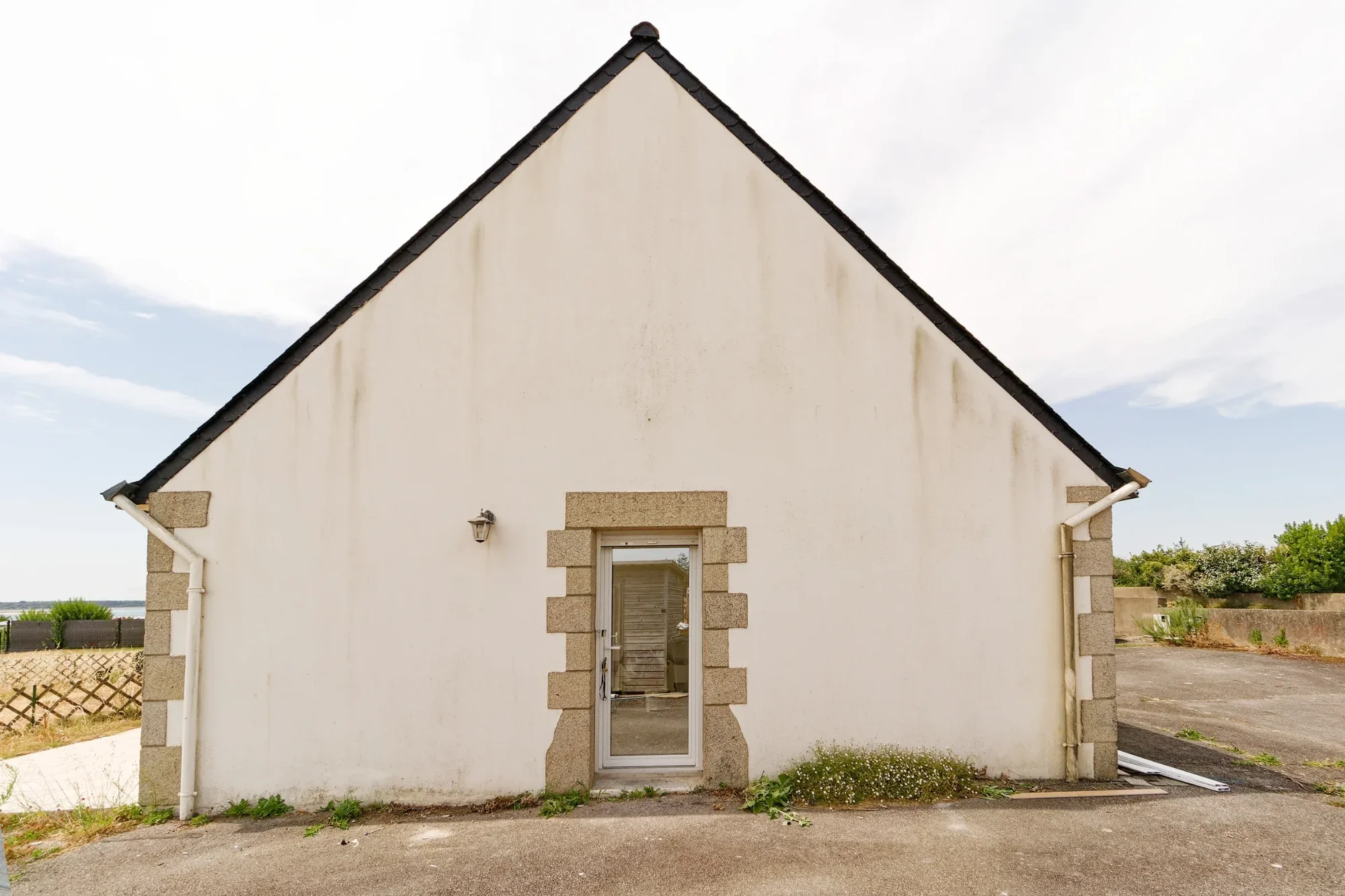 Pignon de maison à Carnac, avant la réalisation de la fresque