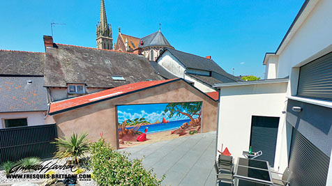 Fresque murale trompe-l'œil sur mur en béton : habillage artistique d'un mur de terrasse.