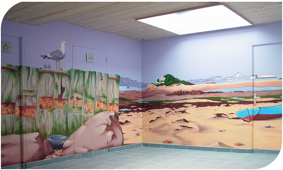 Habillage des murs de l'espace sanitaire du camping 4 étoiles yellow village à Carantec