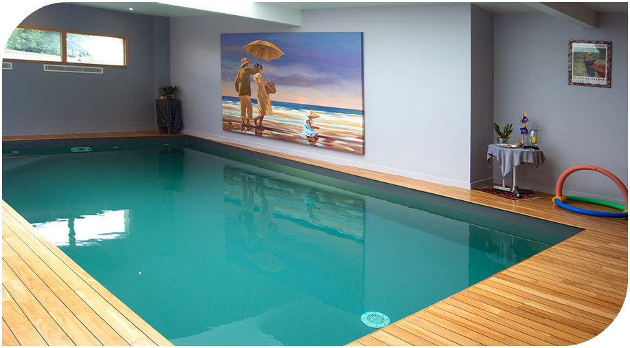 fresque murale tableau artiste pour piscine intérieure design contemporain et luxe
